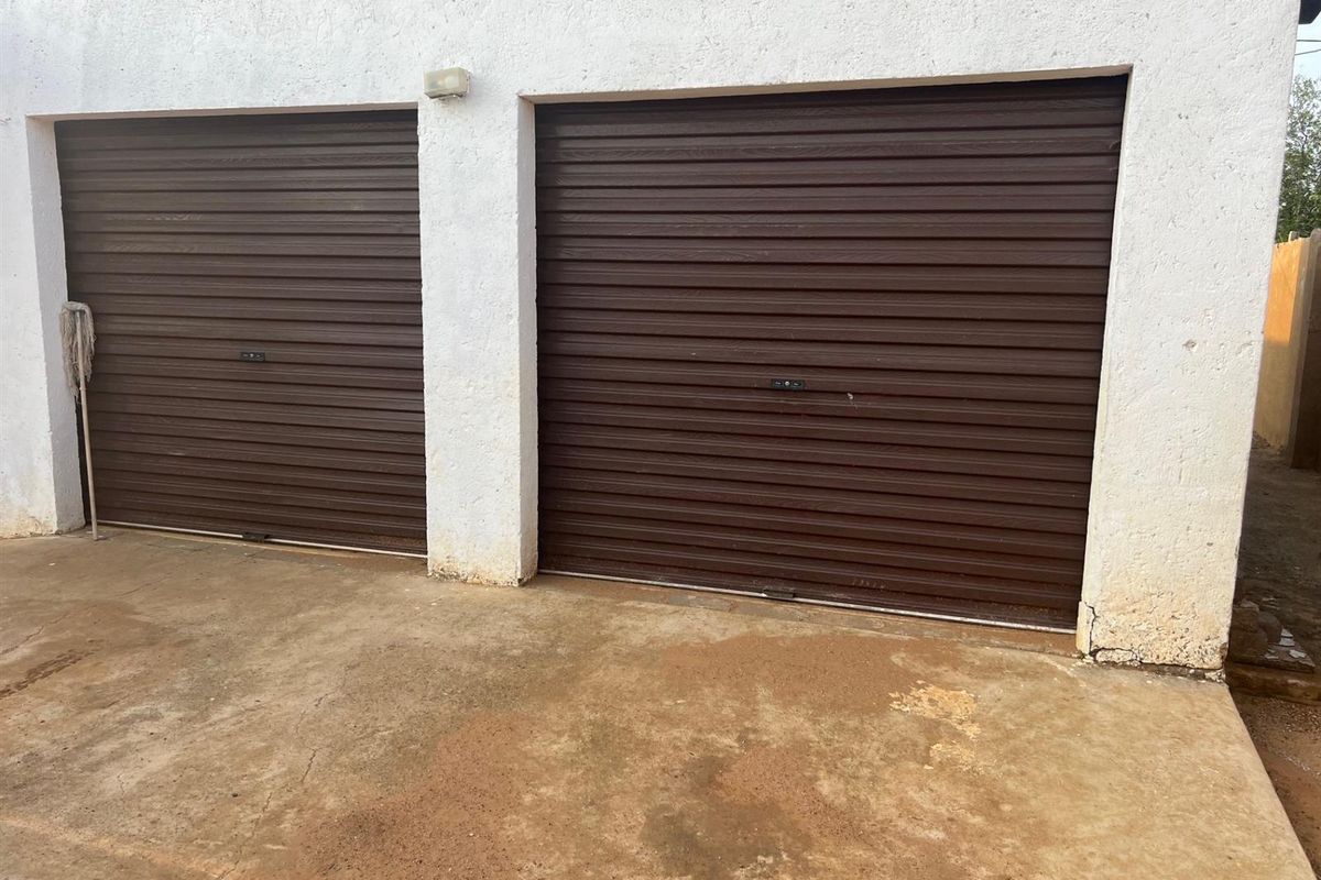 House For Sale top village gold view, Mafikeng, North West - Photo 3