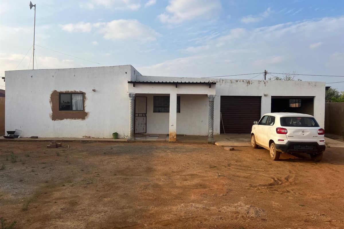 House For Sale top village gold view, Mafikeng, North West - Photo 2