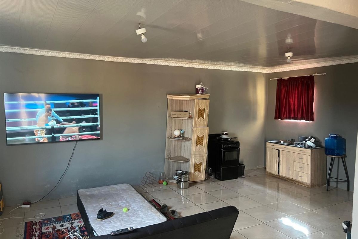 House For Sale top village gold view, Mafikeng, North West - Photo 5