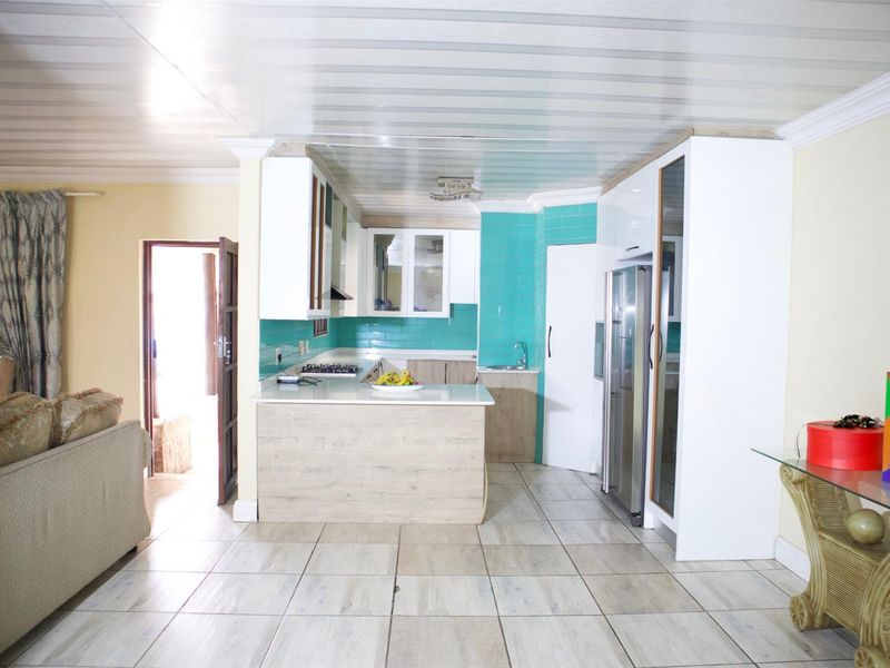 3 Bedroom House For Sale in a Golf Estate- Theresapark, Akasia - Photo 10