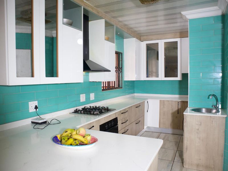 3 Bedroom House For Sale in a Golf Estate- Theresapark, Akasia - Photo 9