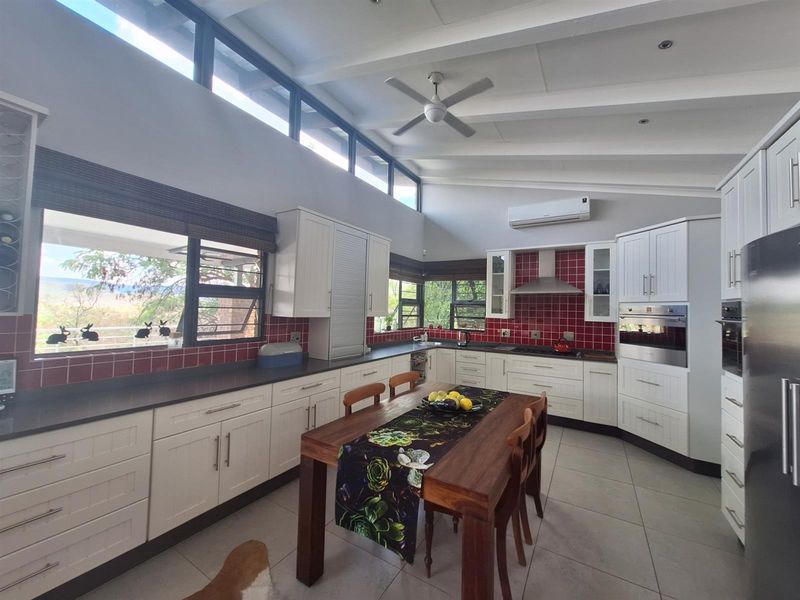 Architectural Bushveld Masterpiece in Kranspoort - Photo 5