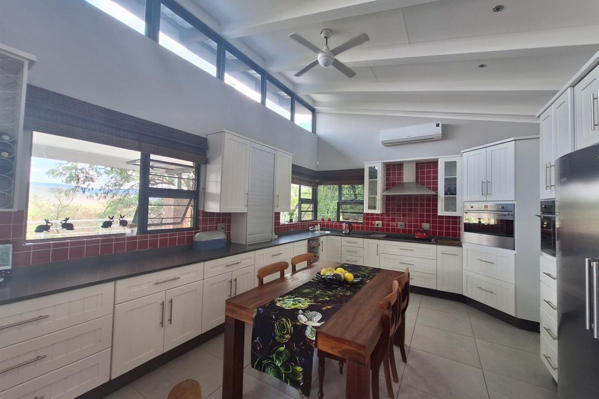 Architectural Bushveld Masterpiece in Kranspoort - Photo 5