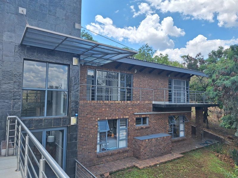 Architectural Bushveld Masterpiece in Kranspoort - Photo 3