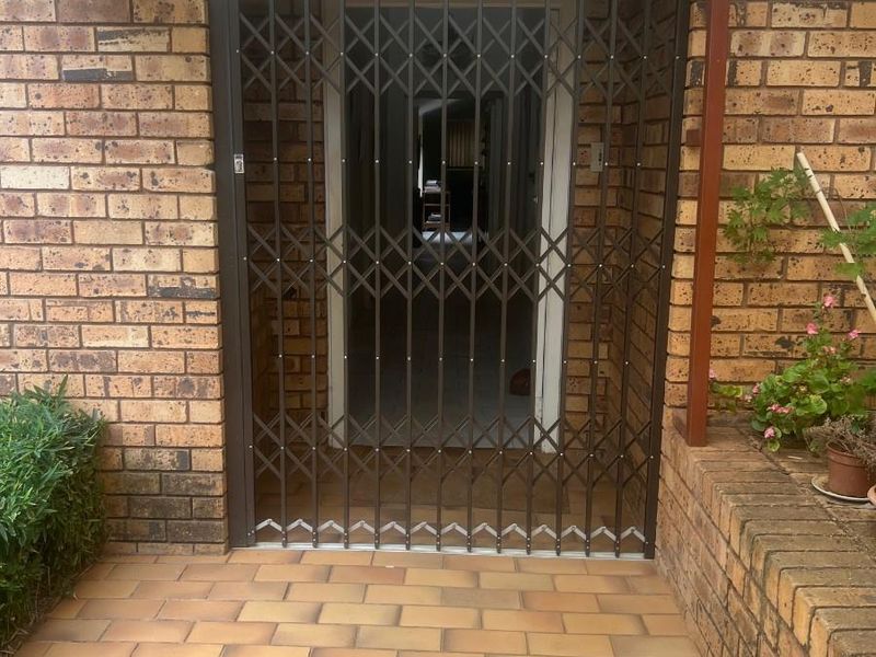 House For Sale in Riviera Park, Mafikeng, North West - Photo 4