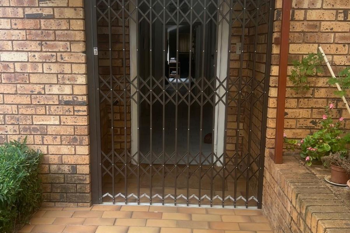 House For Sale in Riviera Park, Mafikeng, North West - Photo 4