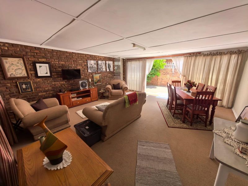 Townhouse For Sale in Camelot, Kimberley - Photo 10