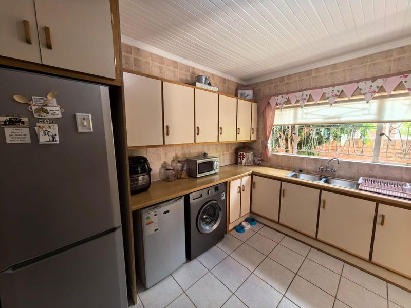 Townhouse For Sale in Camelot, Kimberley - Photo 8