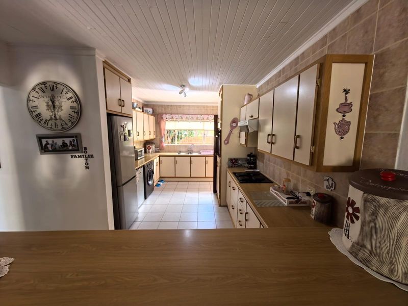 Townhouse For Sale in Camelot, Kimberley - Photo 5