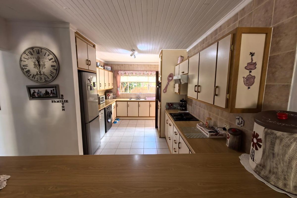 Townhouse For Sale in Camelot, Kimberley - Photo 5