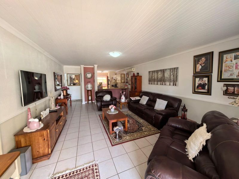 Townhouse For Sale in Camelot, Kimberley - Photo 4