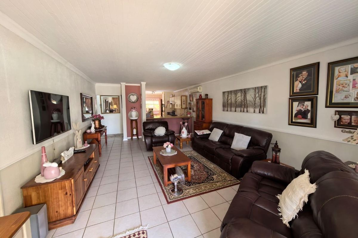 Townhouse For Sale in Camelot, Kimberley - Photo 4