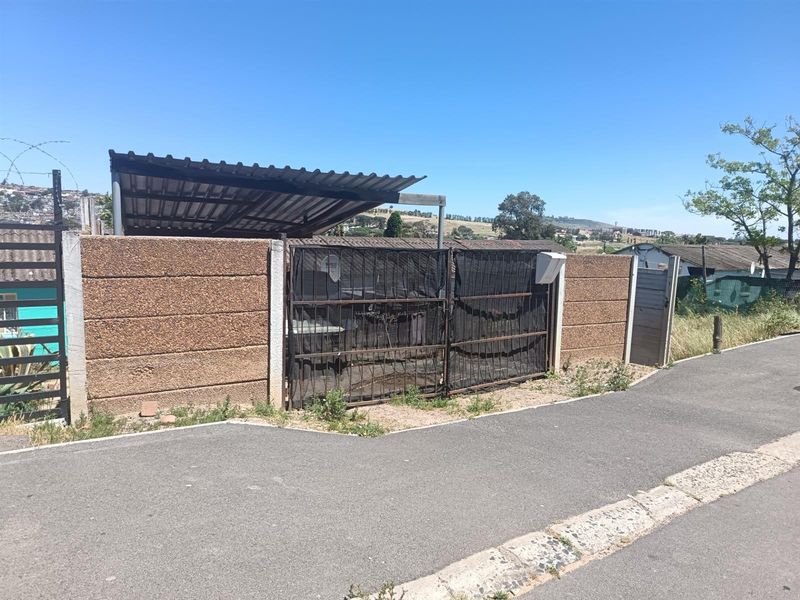 House For Sale in Cloetesville - Photo 2