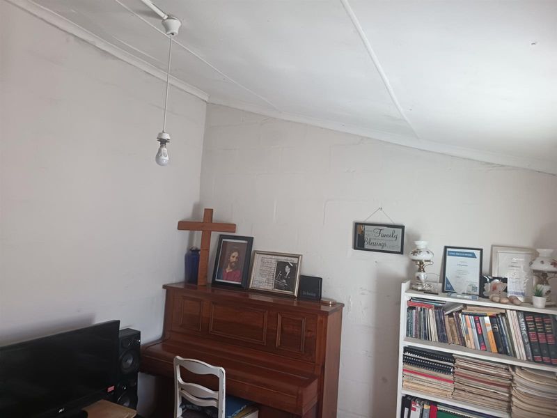 House For Sale in Cloetesville - Photo 5