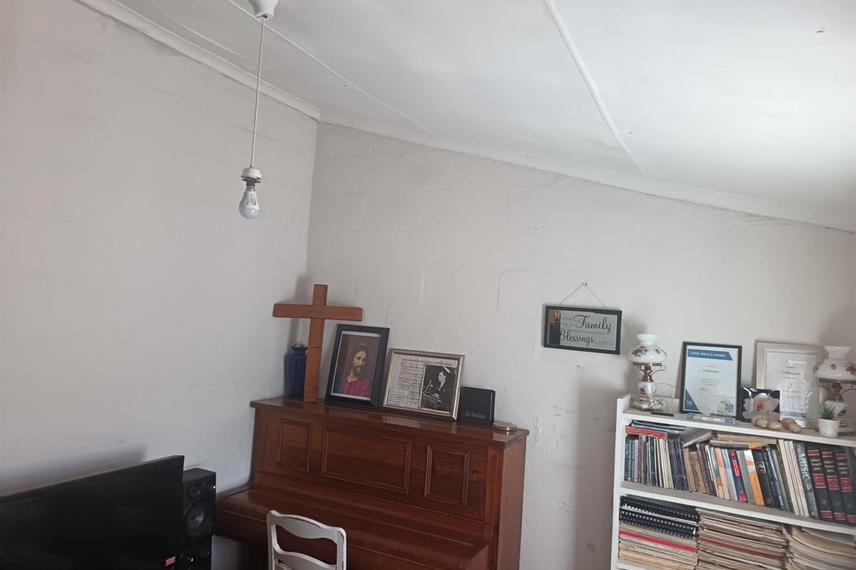 House For Sale in Cloetesville - Photo 5