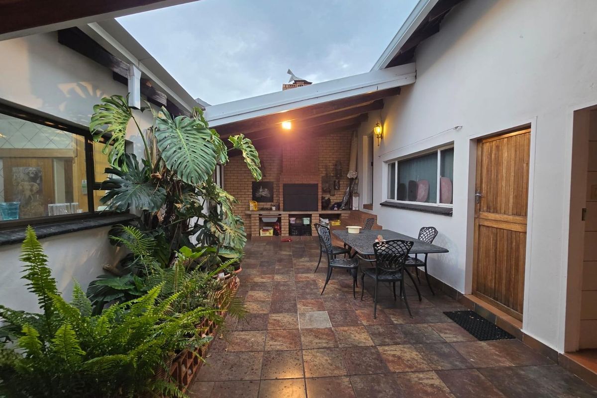 House For Sale in Wonderboom, Pretoria - Photo 2