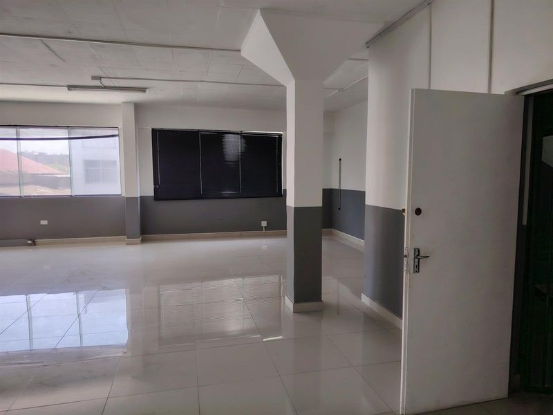 An immaculate Office Space To Rent in South Beach, Durban, KwaZulu Natal - Photo 8