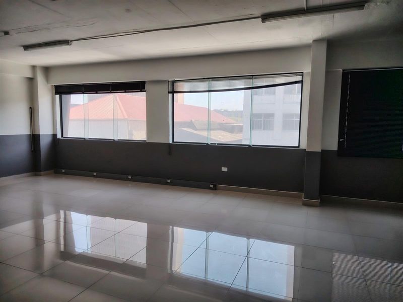 An immaculate Office Space To Rent in South Beach, Durban, KwaZulu Natal - Photo 6