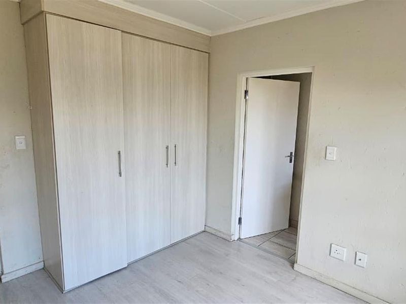 Townhouse For Sale in Johannesburg North, Randburg - Photo 8