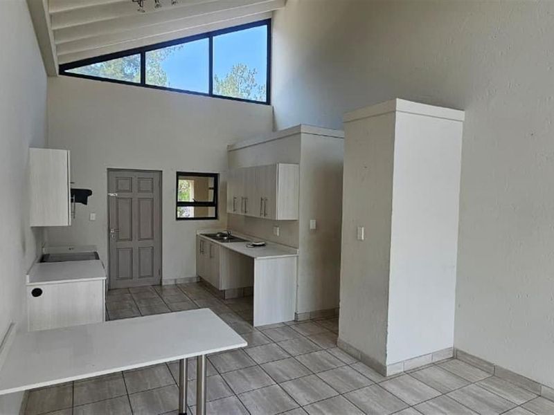 Townhouse For Sale in Johannesburg North, Randburg - Photo 5