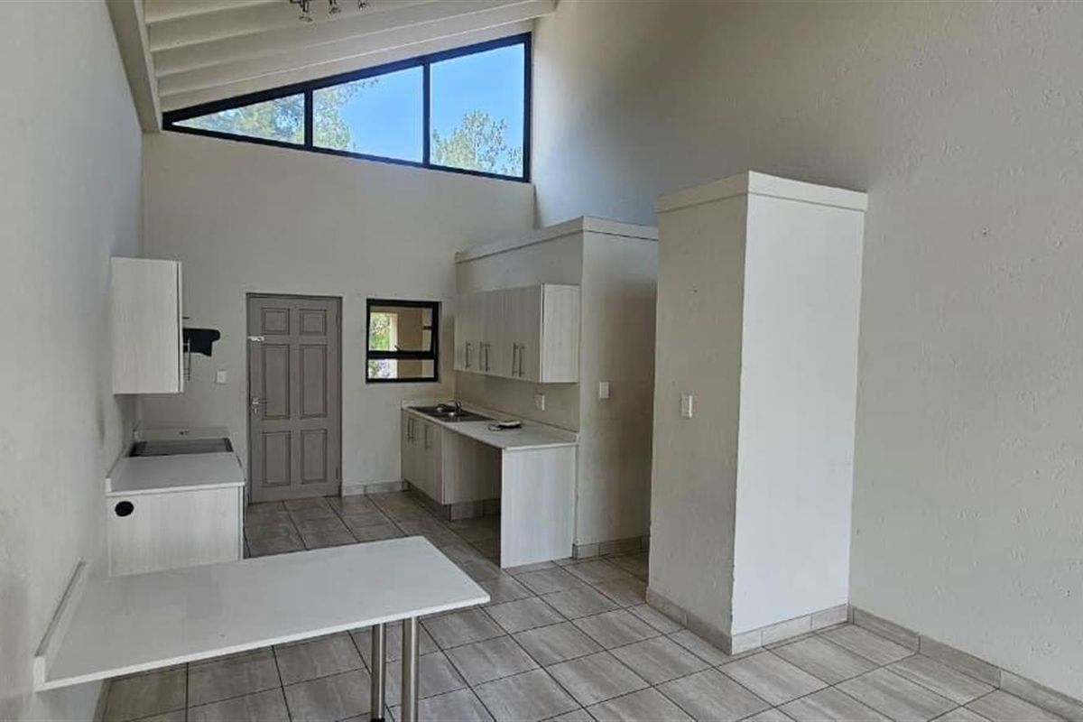 Townhouse For Sale in Johannesburg North, Randburg - Photo 5