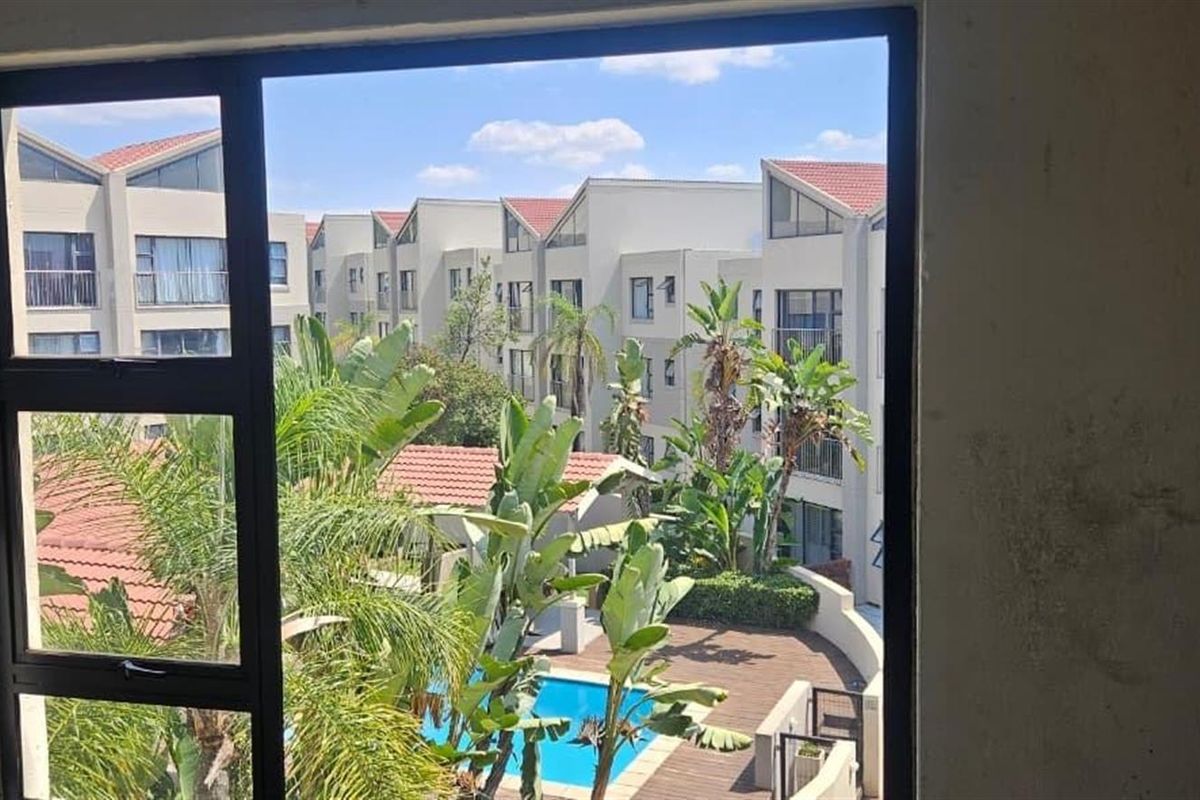 Townhouse For Sale in Johannesburg North, Randburg - Photo 2