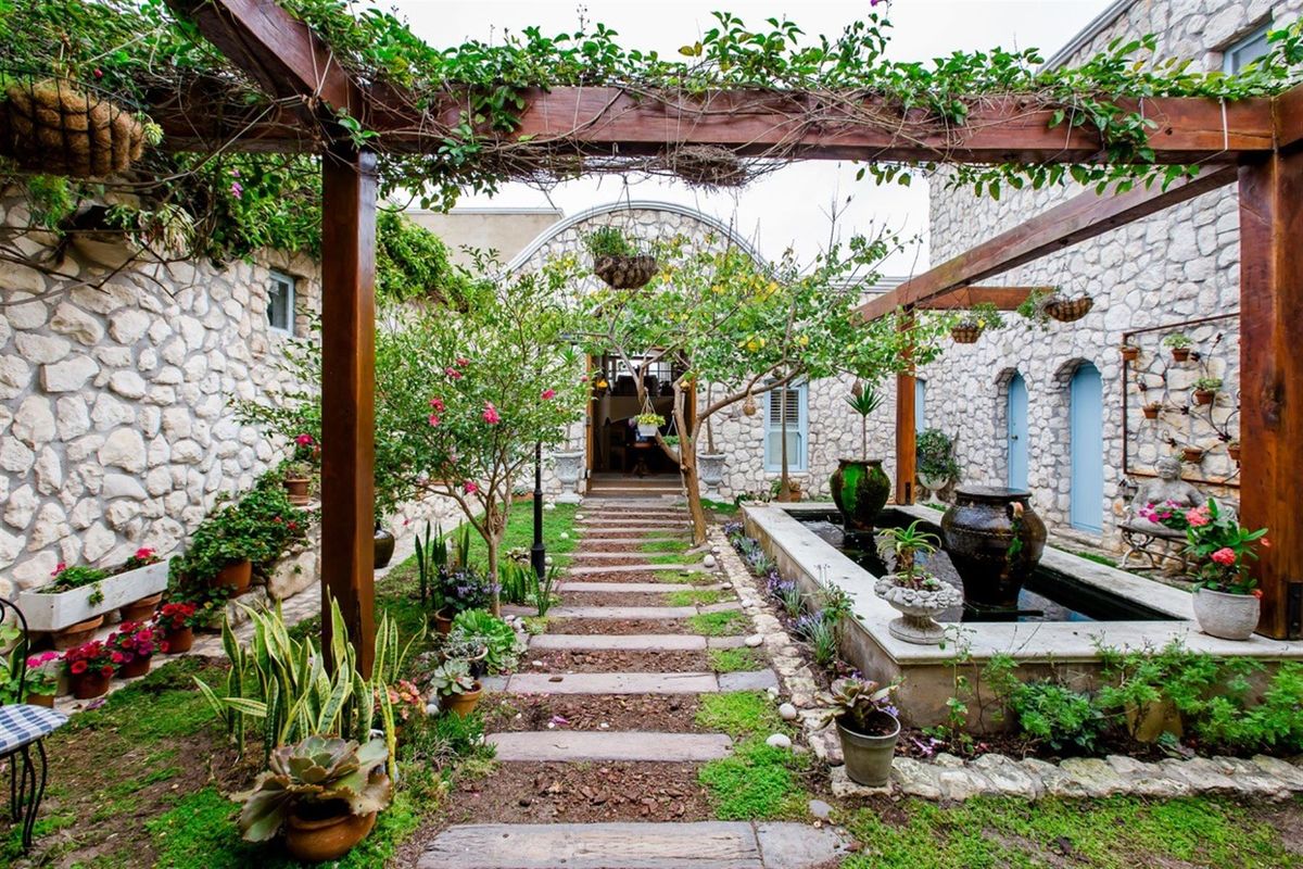 Villa Pescatori - Iconic Beachfront Estate for Refined Living, Hosting and  Investment - Photo 5