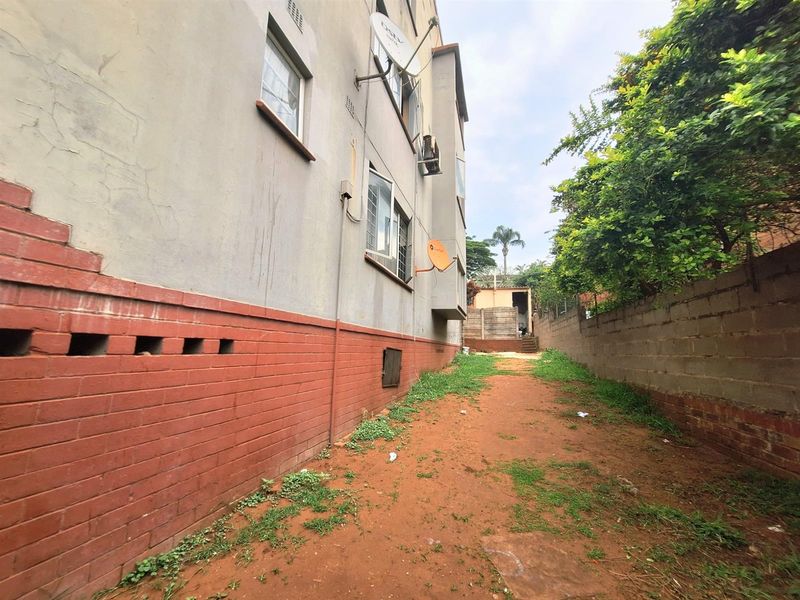 INVESTORS!!  Apartment Block For Sale in Umbilo, Durban, KwaZulu Natal - Photo 2