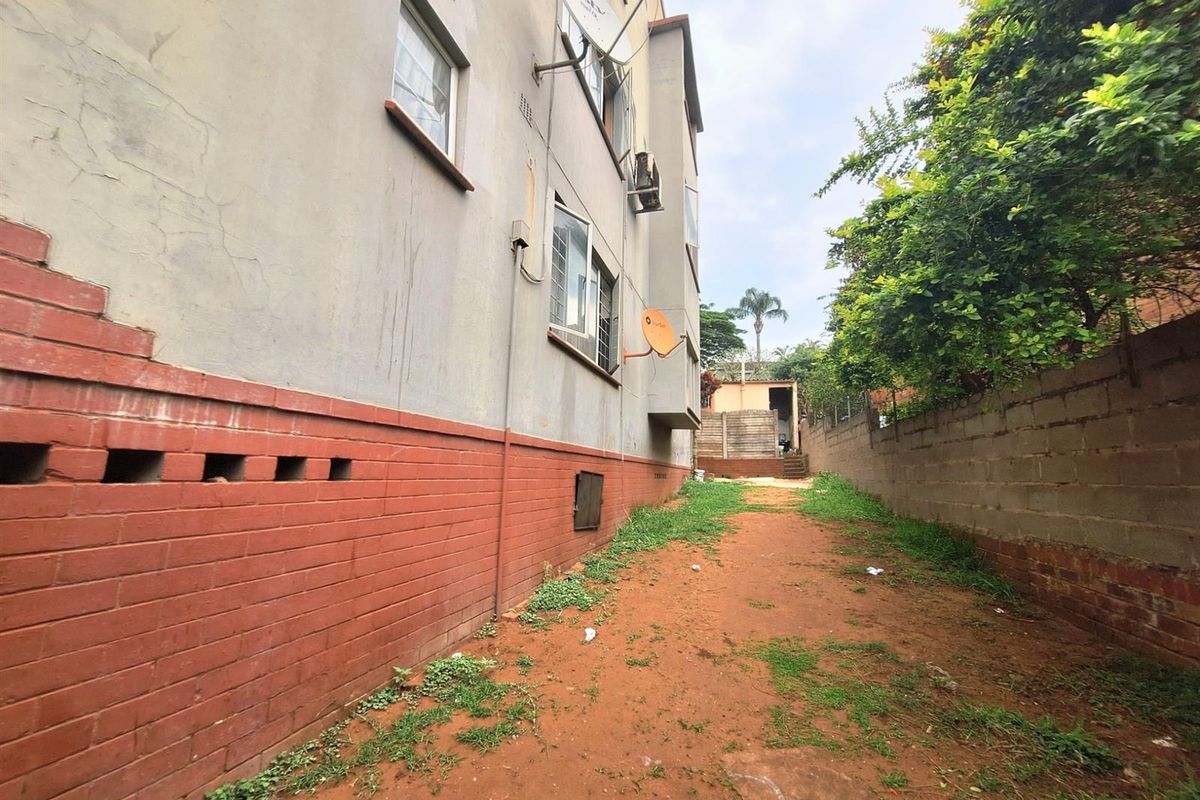 INVESTORS!!  Apartment Block For Sale in Umbilo, Durban, KwaZulu Natal - Photo 2