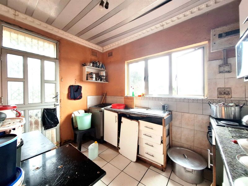 INVESTORS!!  Apartment Block For Sale in Umbilo, Durban, KwaZulu Natal - Photo 8