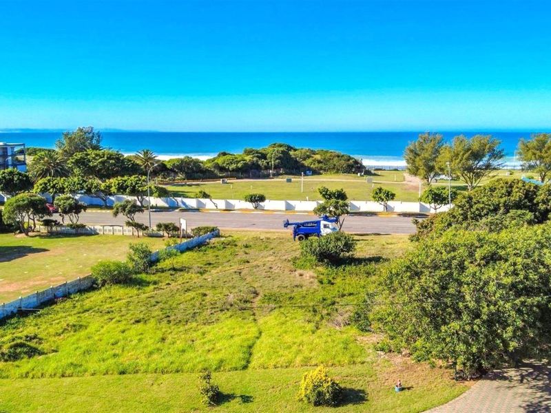 Modern Coastal Luxury Home with Flatlet, Pool plus Garaging for 6 Vehicles - Jeffreys Bay - Photo 3