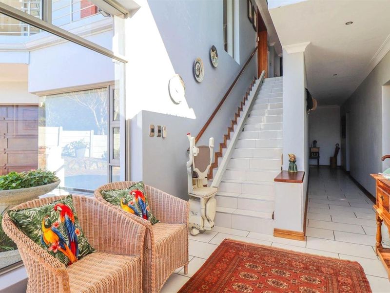 Modern Coastal Luxury Home with Flatlet, Pool plus Garaging for 6 Vehicles - Jeffreys Bay - Photo 5