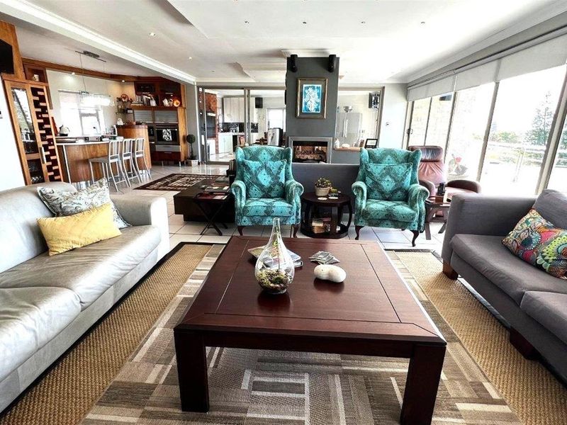 Modern Coastal Luxury Home with Flatlet, Pool plus Garaging for 6 Vehicles - Jeffreys Bay - Photo 8