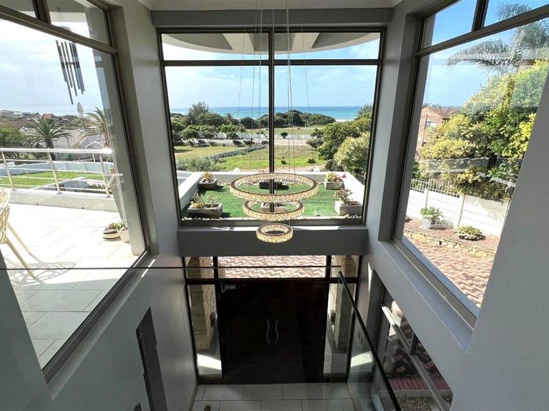 Modern Coastal Luxury Home with Flatlet, Pool plus Garaging for 6 Vehicles - Jeffreys Bay - Photo 6