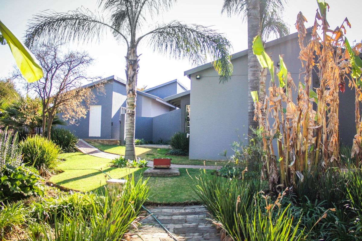 Where Space, Style and Serenity Meet - A Family Haven Like No Other! - Photo 3