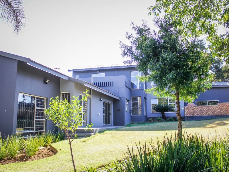 Where Space, Style and Serenity Meet - A Family Haven Like No Other! - Photo 2