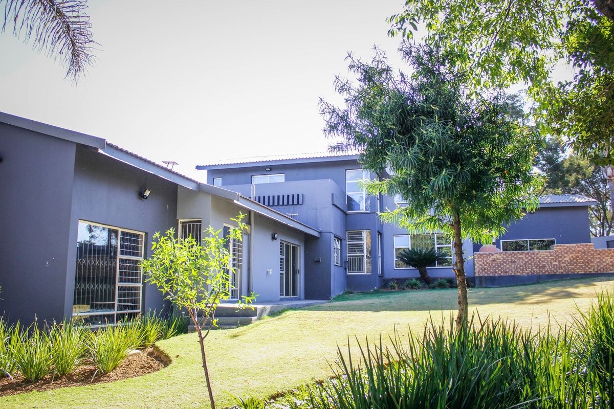 Where Space, Style and Serenity Meet - A Family Haven Like No Other! - Photo 2