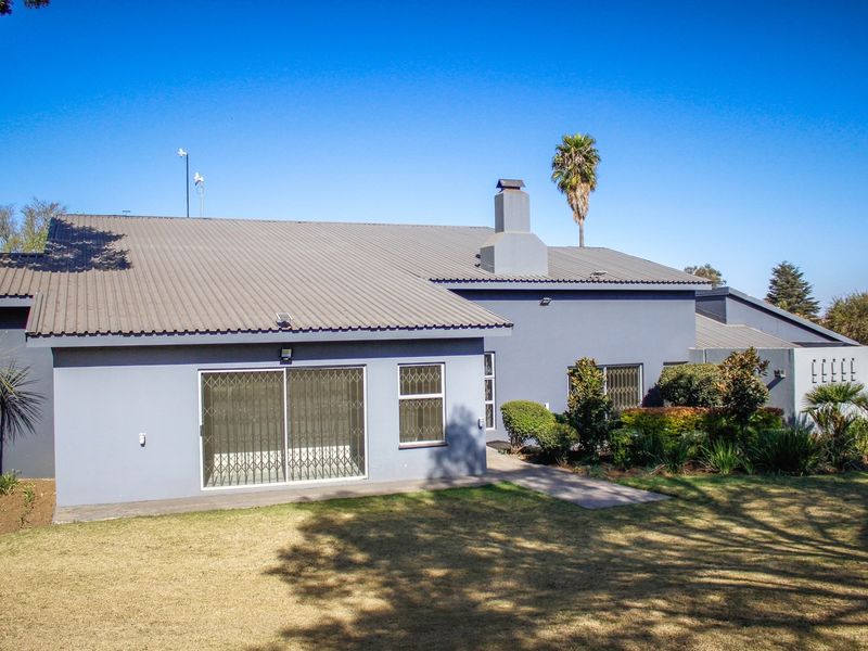 Where Space, Style and Serenity Meet - A Family Haven Like No Other! - Photo 9