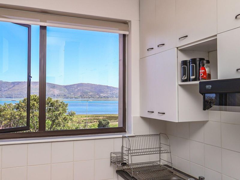 Apartment with Lagoon Views For Sale in Knysna Central - Photo 8