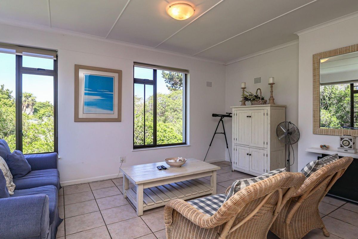 Apartment with Lagoon Views For Sale in Knysna Central - Photo 4