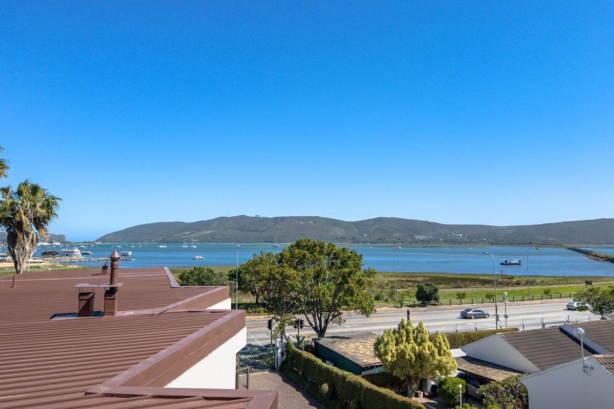 Apartment with Lagoon Views For Sale in Knysna Central - Photo 2
