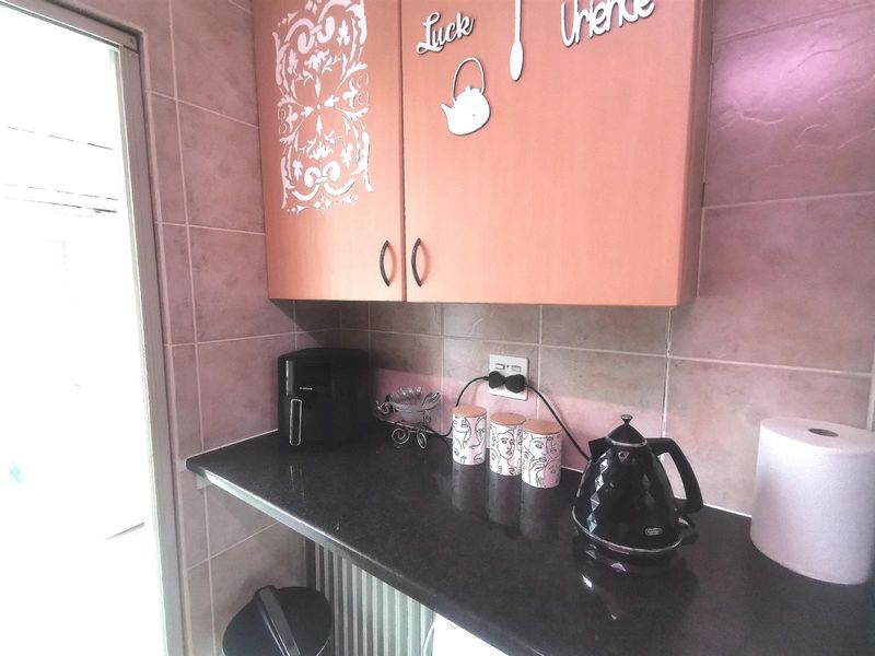 Beautiful home 2 bedroom, 2 bathroom, double garage, patio, study and laundry room for sale - Photo 9