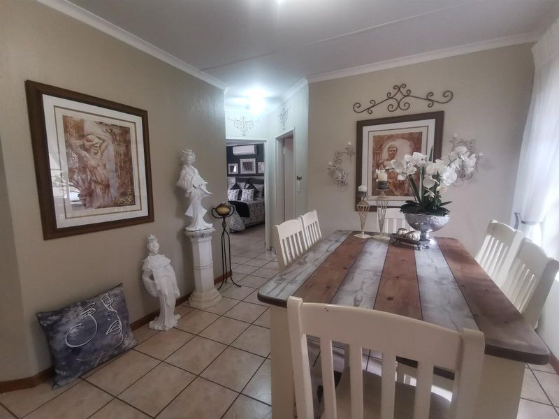 Beautiful home 2 bedroom, 2 bathroom, double garage, patio, study and laundry room for sale - Photo 2