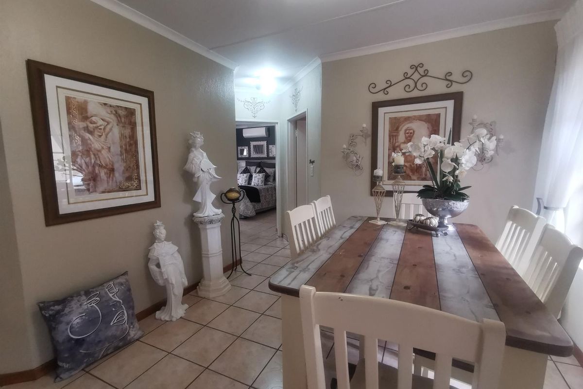 Beautiful home 2 bedroom, 2 bathroom, double garage, patio, study and laundry room for sale - Photo 2