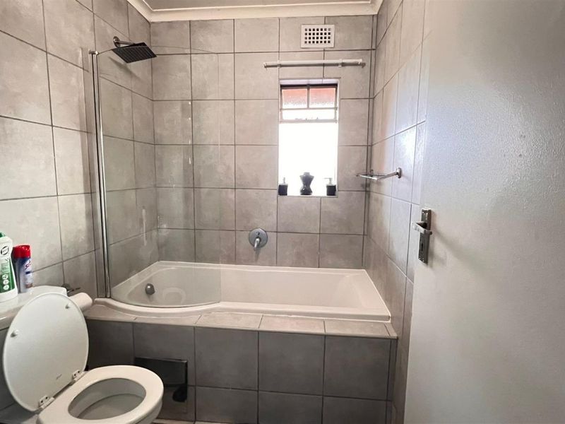 Apartment For Sale in Heuweloord, Centurion - Photo 3