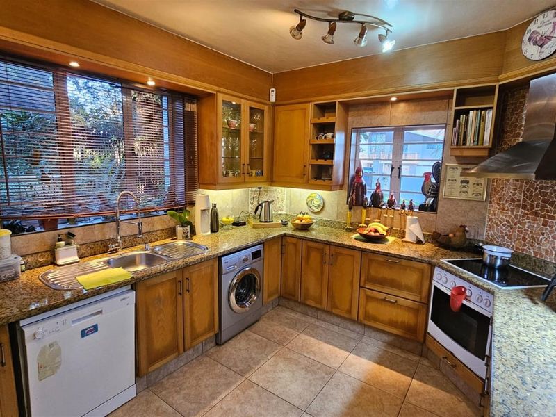 Apartment For Sale in Essenwood Durban KwaZulu Natal - Photo 2