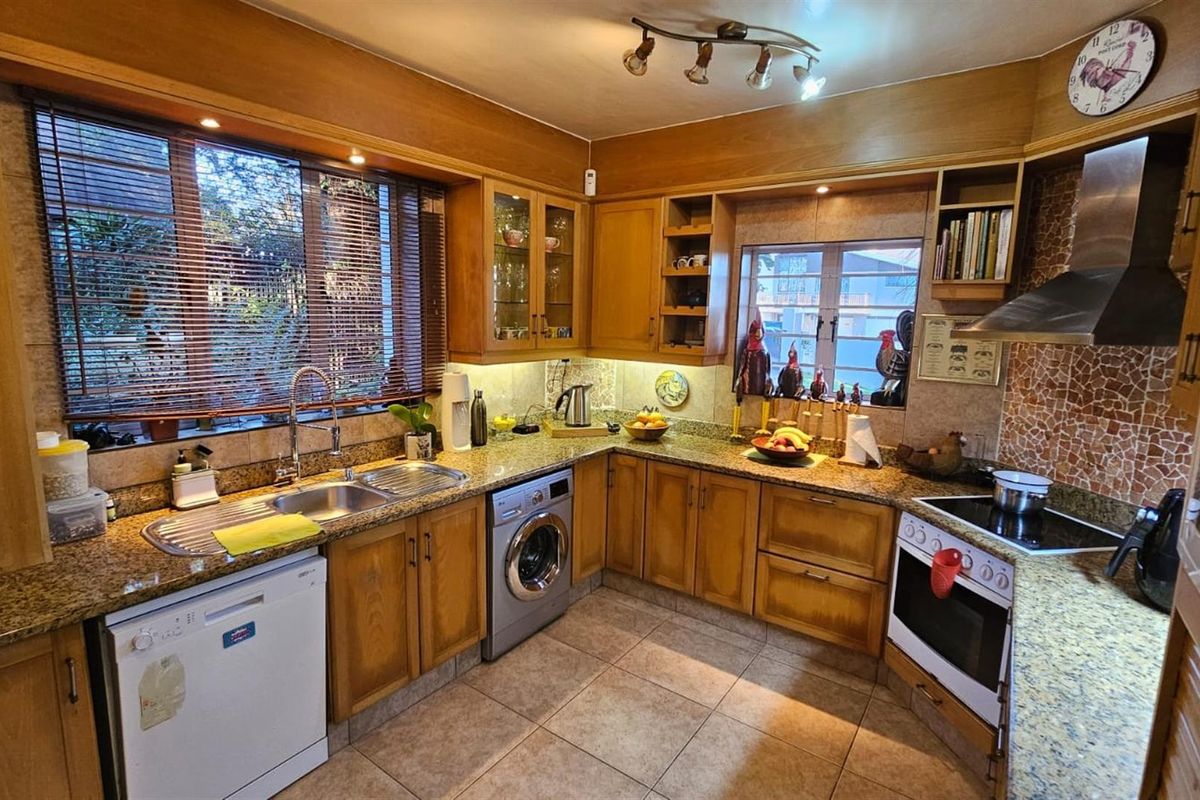 Apartment For Sale in Essenwood Durban KwaZulu Natal - Photo 2