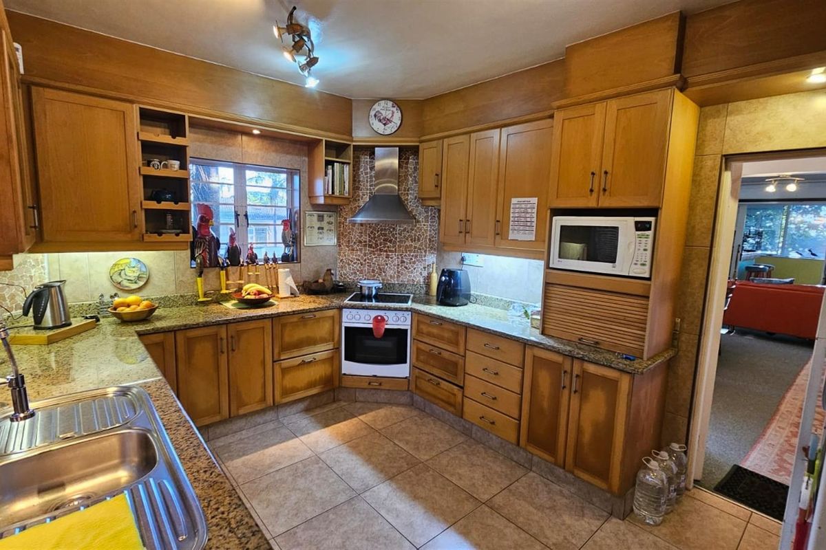 Apartment For Sale in Essenwood Durban KwaZulu Natal - Photo 5