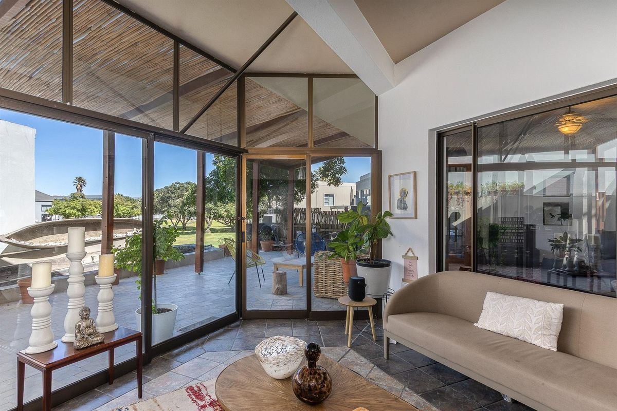 Back on the Market- Entertainers Dream Home in Greenways Golf Estate, Strand - Photo 2