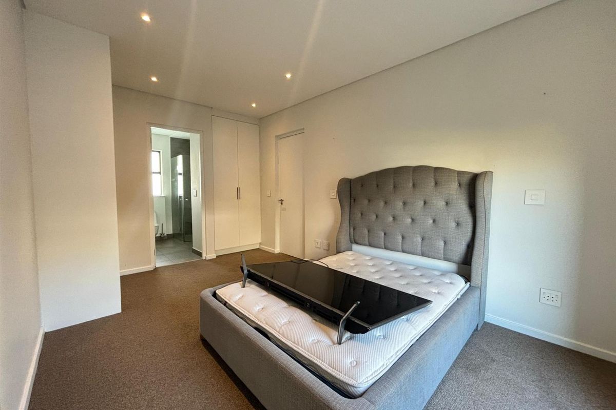 Luxury 2-Bedroom Apartment with Golf Course Views - Photo 4